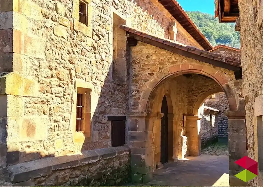 Iglesia de Santa María en Bárcena Mayor