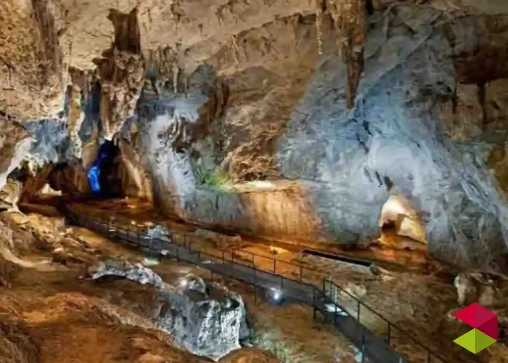 Cueva de Cullalvera