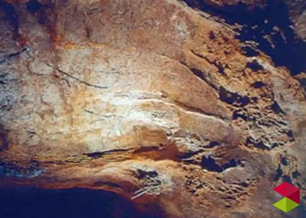 Paredes Cueva del Calero II