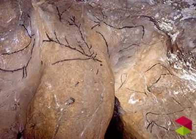 Pinturas rupestres animales Cueva de las Chimeneas