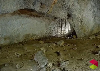 Puerta Cueva del Linar