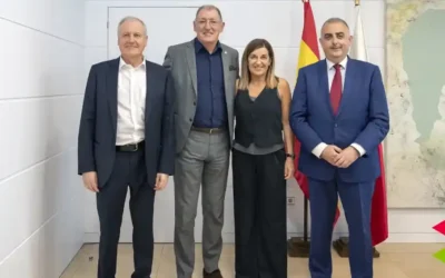 Buruaga reconoce la labor de Jorge Oliveira al frente de la planta de Solvay en Torrelavega con motivo de su jubilación