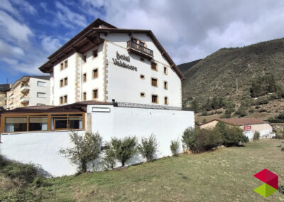 Hotel Valdecoro** en potes fachada