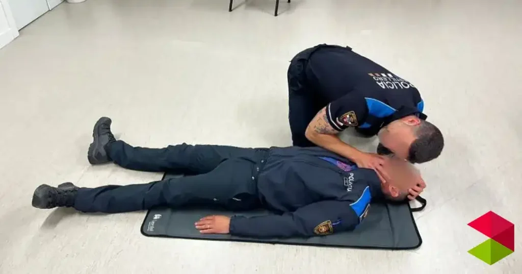 Noticias Astillero La policía local de Astillero se forma en Técnicas de reanimación cardiopulmonar