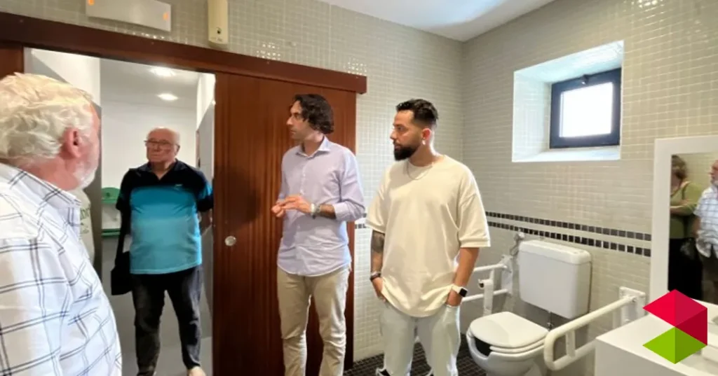 Noticias Astillero El ayuntamiento de Astillero adapta un baño para ostomizados en el almacén de las artes