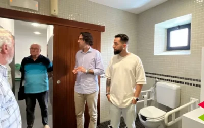 El ayuntamiento de Astillero adapta un baño para ostomizados en el almacén de las artes