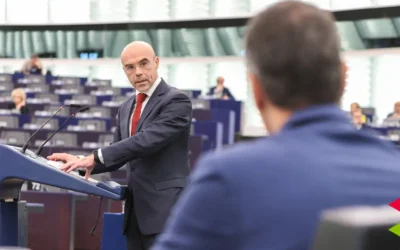 Jorge Buxadé el tiempo del bipartidismo ha terminado, ni cloacas ni puños en alto