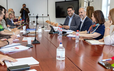 Educación busca mejorar los salarios de los docentes con su convocatoria de la Junta