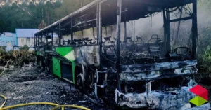 Noticias Castro Urdiales Incendio arrasa un autobús en la terminal de Castro y desata el caos