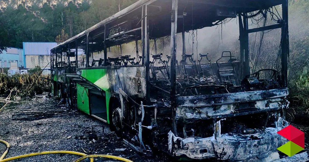 Noticias Castro Urdiales Incendio arrasa un autobús en la terminal de Castro y desata el caos