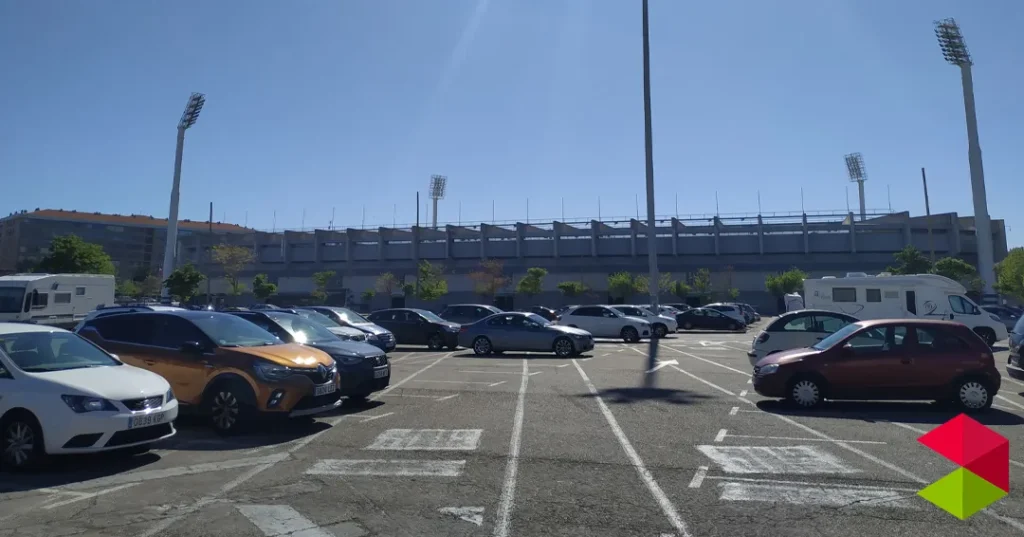 Chico herido en Santander por colisionar en bici contra un coche aparcado