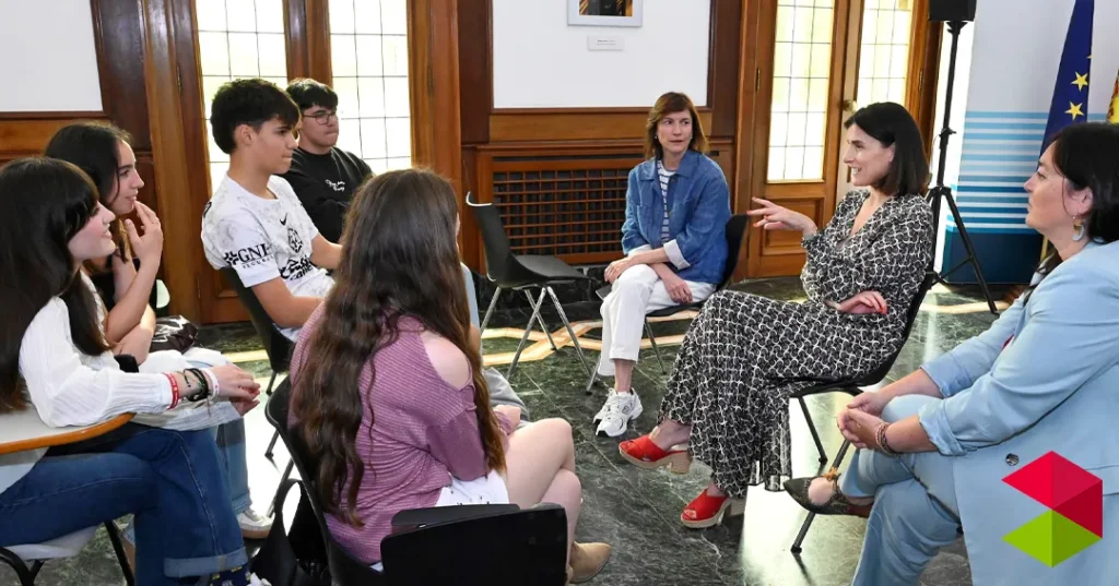 Noticias Santander La alcaldesa felicita a los estudiantes del IES Villajunco ganadores de las Olimpiadas sobre la UE