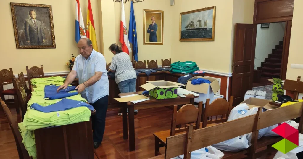 Noticias Suances Entrega de camisetas del II Concurso de peñas en Suances