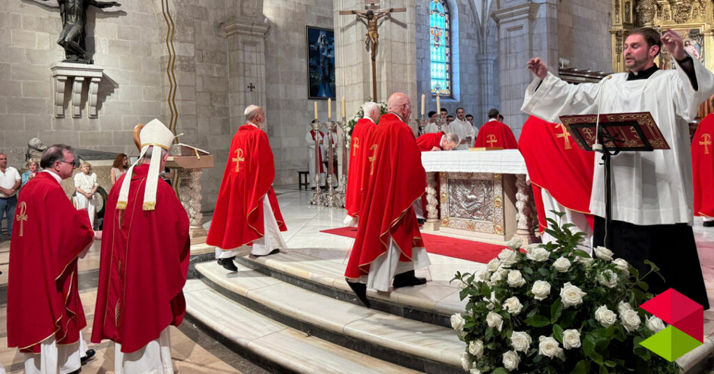 Noticias Santadner El obispo de Santander ordena a dos nuevos diáconos y les lanza un encargo urgente: salid a cazar vocaciones