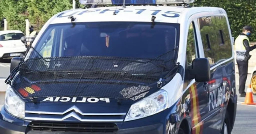 Noticias Cantabria Borracha al volante arrasa con cuatro coches aparcados en Santander de madrugada