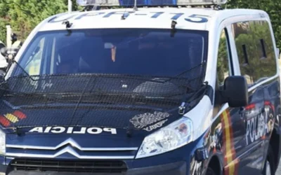 Borracha al volante arrasa con cuatro coches aparcados en Santander