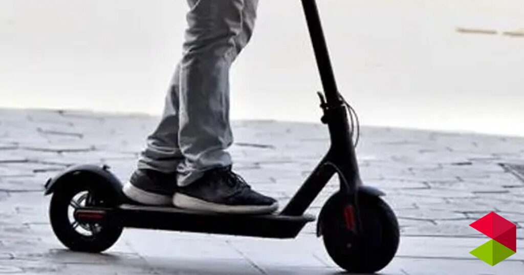 noticias Cantabria Paran a un hombre de 62 años con cocaína montado en patinete en Santander