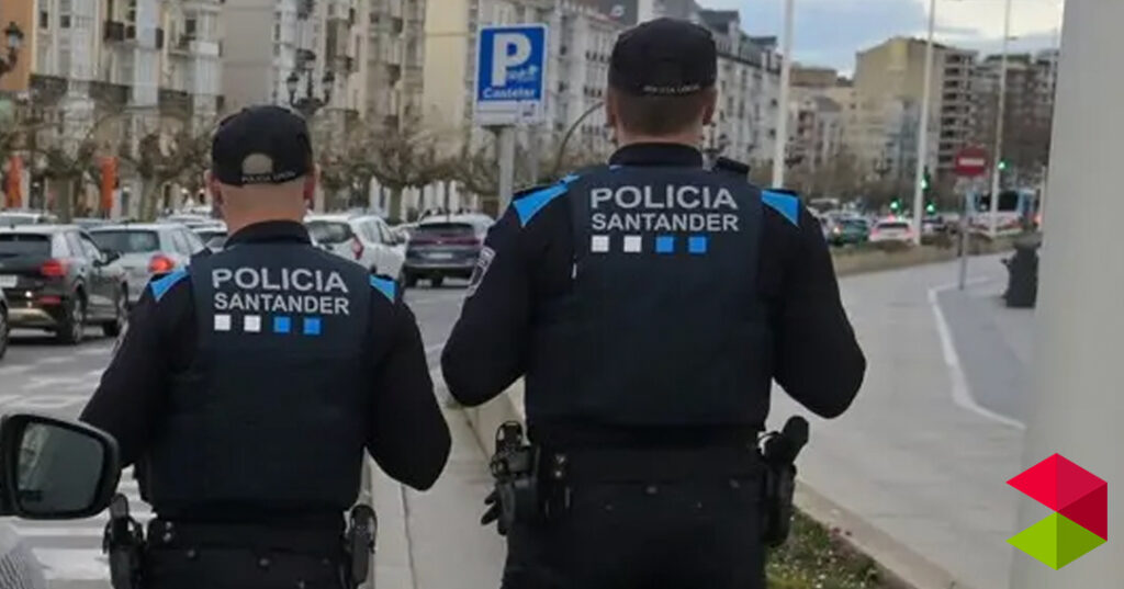 Mujer ataca a puñetazos a un policía en Santander