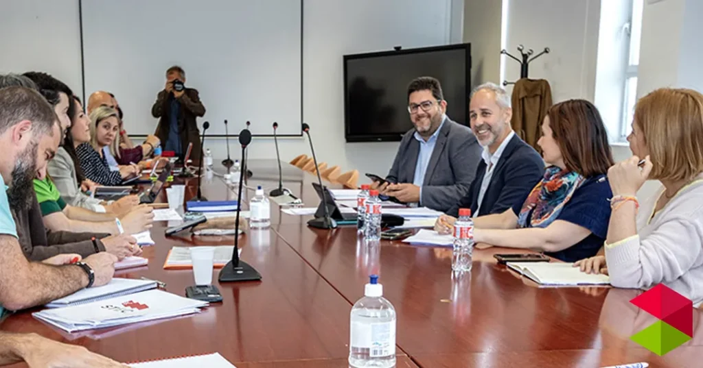 Noticias Cantabria Educación lamenta el anuncio de huelga y mantiene vigente su propuesta de subida salarial de 180 euros mensuales y mejora de sexenios