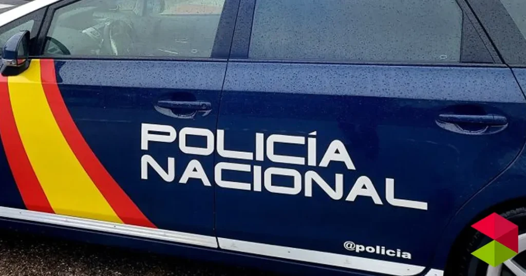 Mujer borracha estrella su coche contra un contenedor en Santander