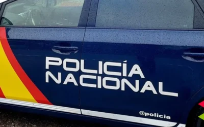 Mujer borracha estrella su coche contra un contenedor en Santander