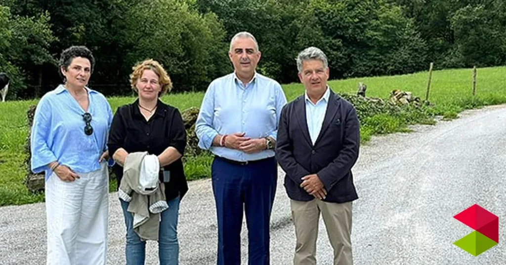 Noticias Cantabria Media inaugura la mejora de varios caminos en Selaya