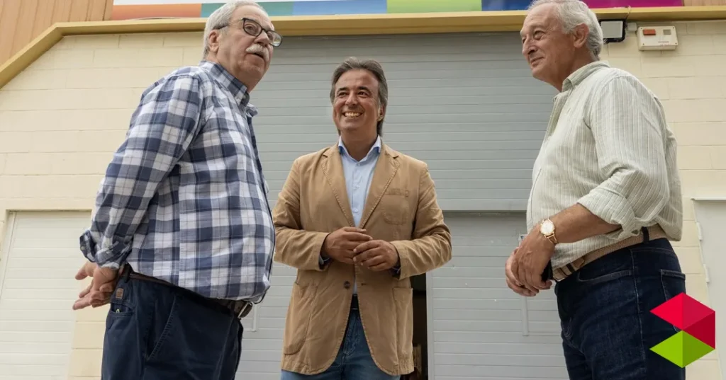 Noticias Camargo El Ayuntamiento de Camargo dedica la bolera de Maliaño a Gerardo Castanedo, presidente de la Peña Bolística