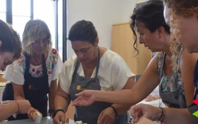 Gema Ruiz imparte un taller de catering creativo en el VI Programa AME tras “reinventarse” como docente de hostelería en la Lanzadera de empleo