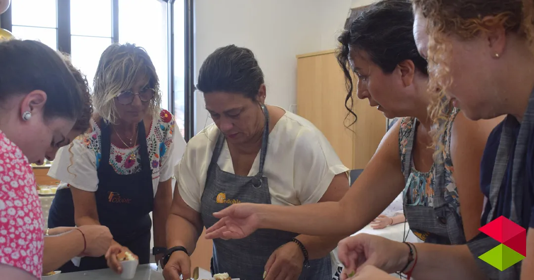 Noticias Piélagos Gema Ruiz imparte un taller de catering creativo en el VI Programa AME tras “reinventarse” como docente de hostelería en la Lanzadera de empleo