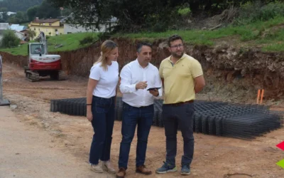 Piélagos construye una nueva zona de estacionamiento en la calle Aurelio Díez de Renedo para solucionar un problema grave de seguridad vial y aparcamiento