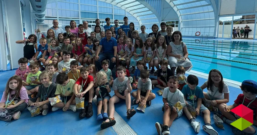 Noticias Piélagos Piélagos despide los cursos de natación de verano en los que participaron cerca de 200 niños