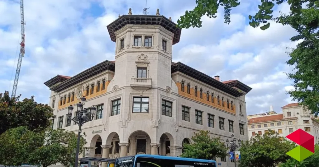 Noticias Santander CCOO denuncia excesos de jornada y agresiones ante la falta de personal y el colapso de la oficina principal de Correos en Santander