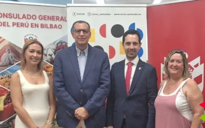 Ciudadanos peruanos gestionan sus trámites consulares en una jornada organizada por el Ayuntamiento