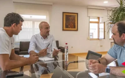El Ayuntamiento y la Peña Bolística acuerdan cómo se mantendrá su actividad durante las obras municipales