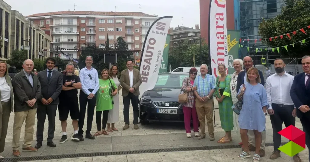 Noticias Torrelavega Entregado el coche de la campaña de dinamización comercial de Torrelavega