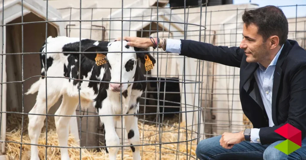Noticias Cantabria Pedro Casares destaca la contribución de Granja Cudaña y SAT Ceceño al sector lácteo y ganadero de Cantabria