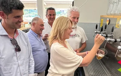 Susinos elogia la elaboración de la cerveza artesanal DouGall’s, una empresa cántabra “ejemplo de emprendimiento”