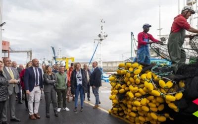 El Gobierno cántabro mejorará la operatividad del puerto de Laredo con nuevas líneas de atraque y la ampliación de la zona de descarga de la flota pesquera