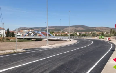 Concejalía de Obras lamenta que la Consejería de Fomento demore la entrega de la obra en el puente del Polígono