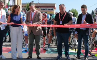 Martínez Abad despide en Cabezón de la Sal a la Vuelta Ciclista a su paso por Cantabria