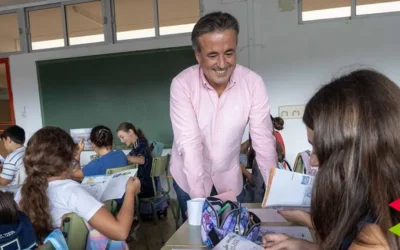 El Ayuntamiento reparte 4.200 agendas escolares en los colegios e institutos de Camargo