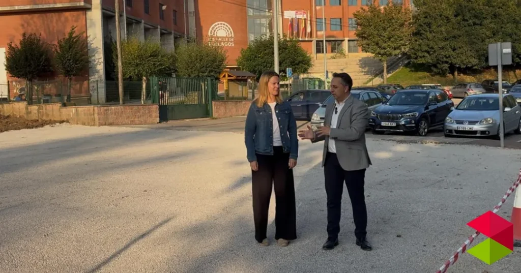 El Ayuntamiento habilita un aparcamiento provisional en el IES Valle de Piélagos para mejorar la seguridad y movilidad a petición de familias y docentes