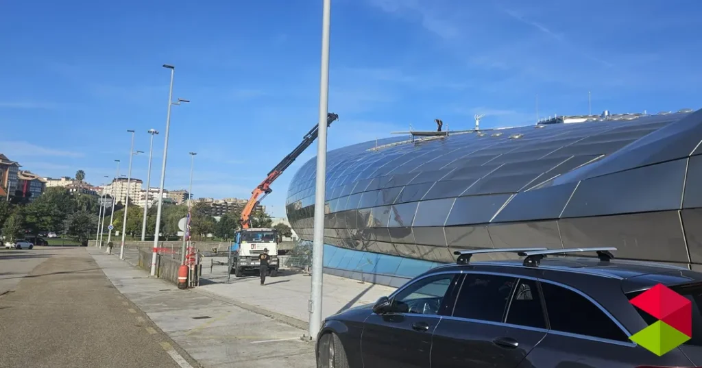 Noticias Santander El Ayuntamiento ejecuta ya la mejora de la cubierta del Palacio de Deportes