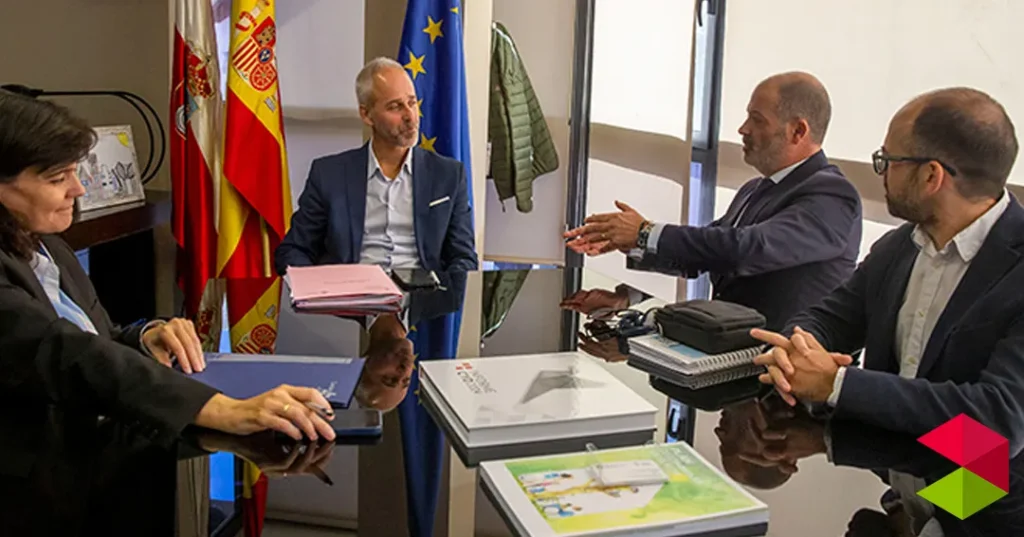 Noticias Santander Gobierno de Cantabria y UNEATLÁNTICO evalúan la marcha de planes conjuntos