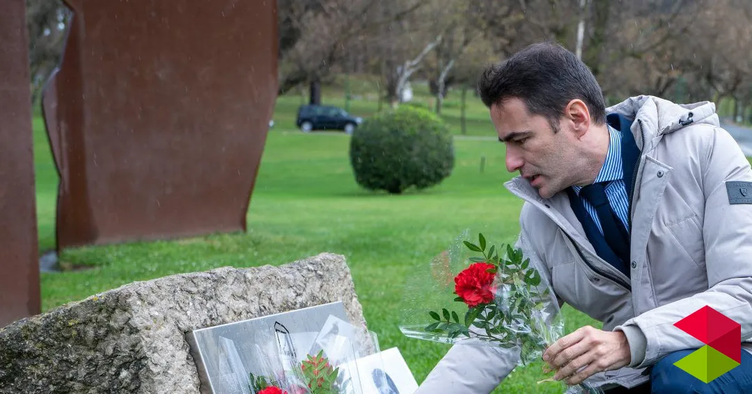 El PSOE recuerda a Ernest Lluch, un “hombre de acuerdo y concordia” que trabajó por “la democracia” en el XXV aniversario de su asesinato
