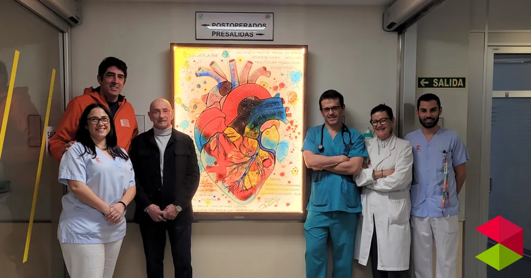 Una vidriera artística inspirada en el corazón luce ya en la Unidad de Cardiología-Críticos del Hospital