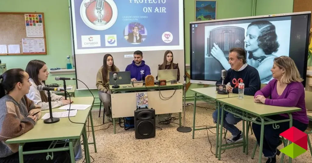 Noticias Camargo El IES Valle de Camargo acoge una nueva edición del taller formativo ‘Tu radio, tu voz’
