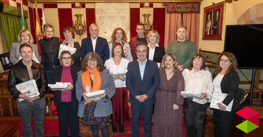 Camargo rinde homenaje por su trayectoria profesional a 14 profesores jubilados en el Día del Docente