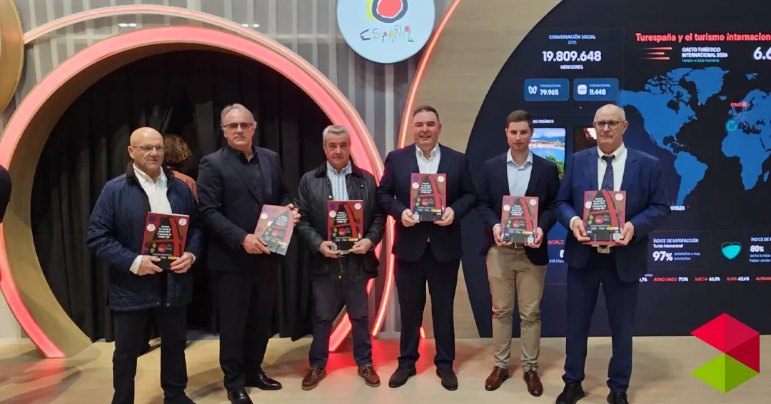 El Ayuntamiento de Miera recibe en FITUR 2026 el distintivo del proyecto Rock Artpoint CARP de arte rupestre