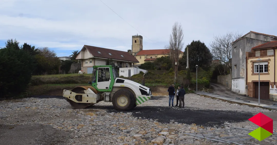 Piélagos inicia la construcción de una veintena de nuevas plazas de aparcamiento en una parcela municipal próxima al centro de Liencres